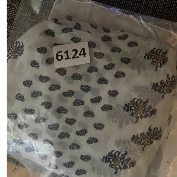 Lily Star Womens Blouse Lightweight Gray White Print Medium Polyester - Picture 9 of 9